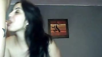 Indian luggage loader called Qulie in India fucking a mature ra