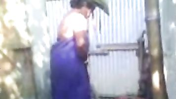 Bhabhi Taking Open Shower - Movies. video2porn2