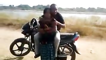 GF Ki Sadak Kinaray Chudai - Movies.