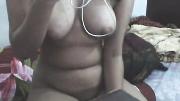 Indian office girl giving her boss a blowjob in car while going for a meeting to different city