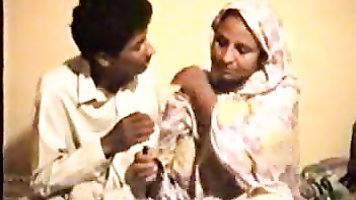 Real sindhi couple from Pakistani small town Nawabshah exposed online.