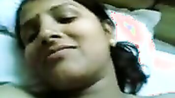Curvy Indian girlfriend fucked on the floor.