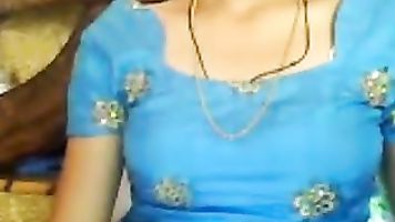 Desi girl shows boobs.