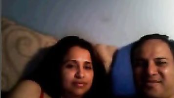Randi nahi hai, kisi ki biwi hai Jo isse chudwane aayi hai