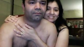 looks very much like manisha but not her what is her name