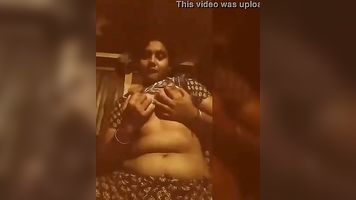 1153 Indian village girl showing boobs on cam