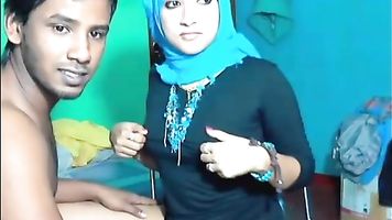 Newly Married South Tamil Couple With Ultra Cute Pretty Webcam Show Beautiful