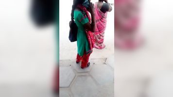 Indian nymphos girl sexy view in busstop (cute closeup) part 2
