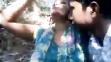 Desi Village Girl Outdoor Meeting With BF
