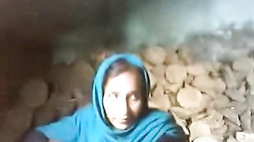 DesiSex24.com – tamil couple sex fucking at construction site in mumbai
