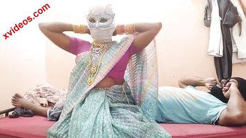 पड़ोस में रहने वाले युवक से चुदी