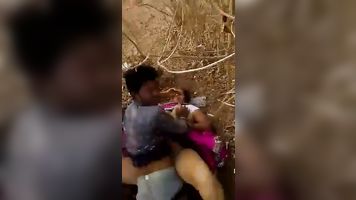 Desi school couple enjoy sex