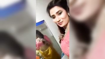 tamil randi chucchio ko dikhatay huay