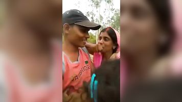 Bhabhi kiss clip