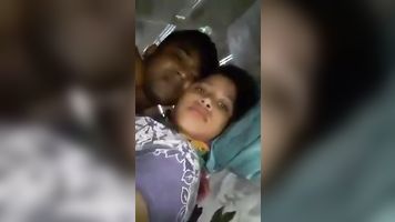 Nymphos Desi girl having sex with neighbour guy