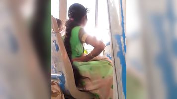 Desi aunty mulai