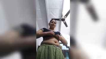 Married sourashtra aunty showing to his ex lover