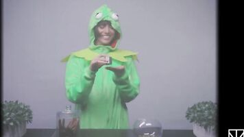 JANICE GRIFFITH ROLLS BLUNTS NAKED FOR MERRY JANE SEX WEEK 2018