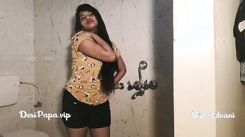 desi college girl Alia Advani in shower