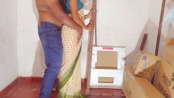 A sexy office girl in Sri Lanka. ඔෆිස් එකේ බොස් මාව ගබඩා කාමරයට එක්කන් ගියා