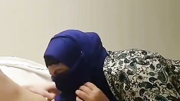 Hijab Housewife mad I cum in her mouth