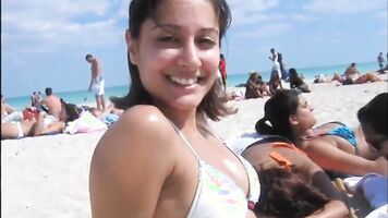 Desi amateur loves to show all.MP4