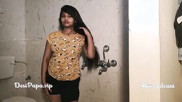 tamil desi top model Alia Advani from punjab taking shower