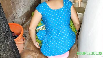 Mami muze nahi nahana bahut thanda pani hai chup chap baith yaha