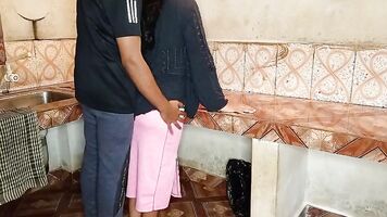 Maid Boli SAHEB Pahle Khana Bana Lene Do Baad Me Aram Se Chod Lena Meri Chut