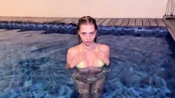 Gorgeous oral in the public pool. Cum on hair of Californiababe
