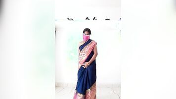Desi housewife Swetha blouse less saree show