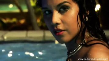 Babe Asia Woman Cleansing Her Naked Body Woman