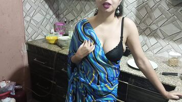 Tamil Tamil Bhabhi Hard Bee Har Devar In Kitchen Devar Ne Bhabhi Ke Lakh Mana Ke Bhi Chhod Diya