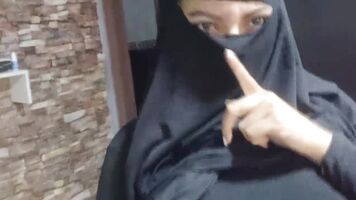 Real Cute Gf Muslim Arabic WIFE Masturbates Squirt Fluid Gushy Vagina To Orgasm HARD In Niqab