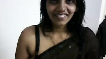 Shyna Bhabhi In Black Saree - Movies.